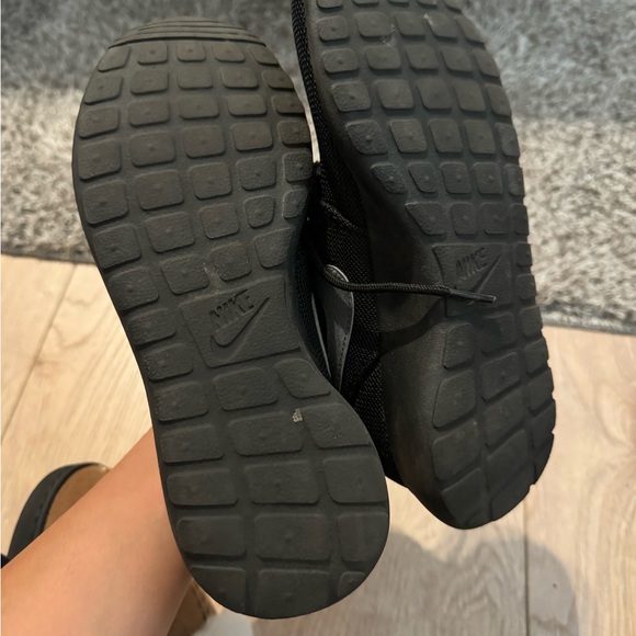 Nike Roshe - Picture 3 of 4